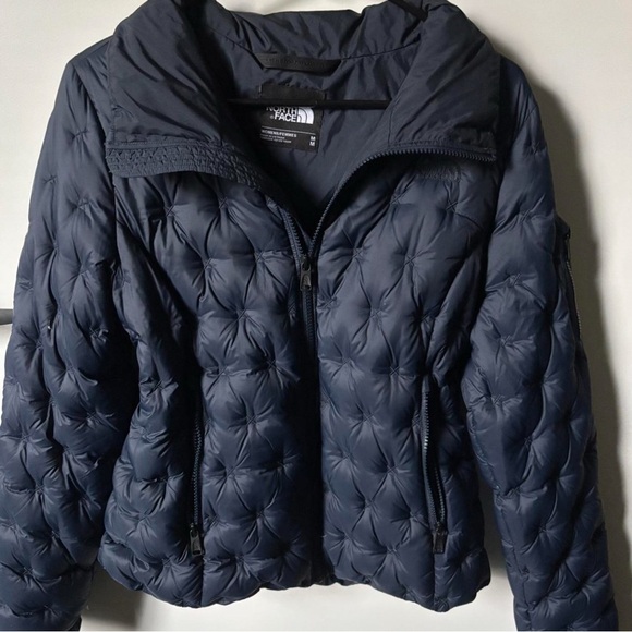 The North Face Holladown crop Cross-Stitch Goose Down Puffer Jacket, size Medium - Picture 3 of 17